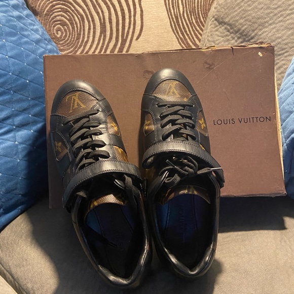 Louis Vuitton Other - Mens 8.5 Monogram Louis Vuitton sneaker. Expand pic to see slight scratches 8/10
